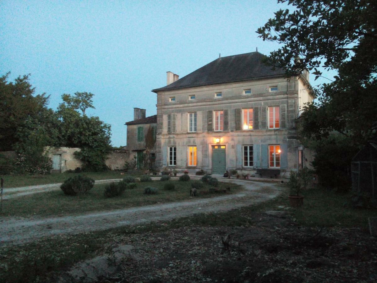 Bed and Breakfast Le Dojo Du Plessis Mareuil  Экстерьер фото